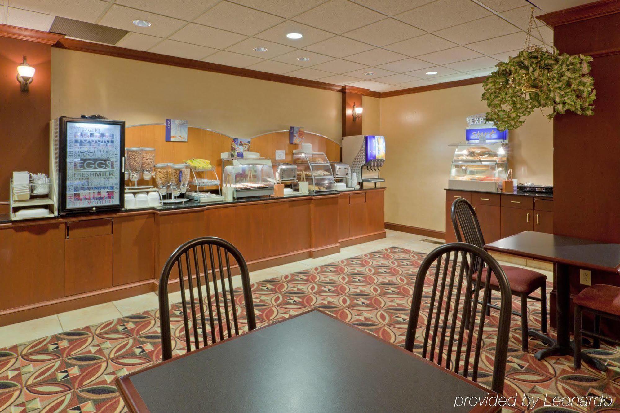 Holiday Inn Express Hotel & Suites Kent State University Restaurante foto